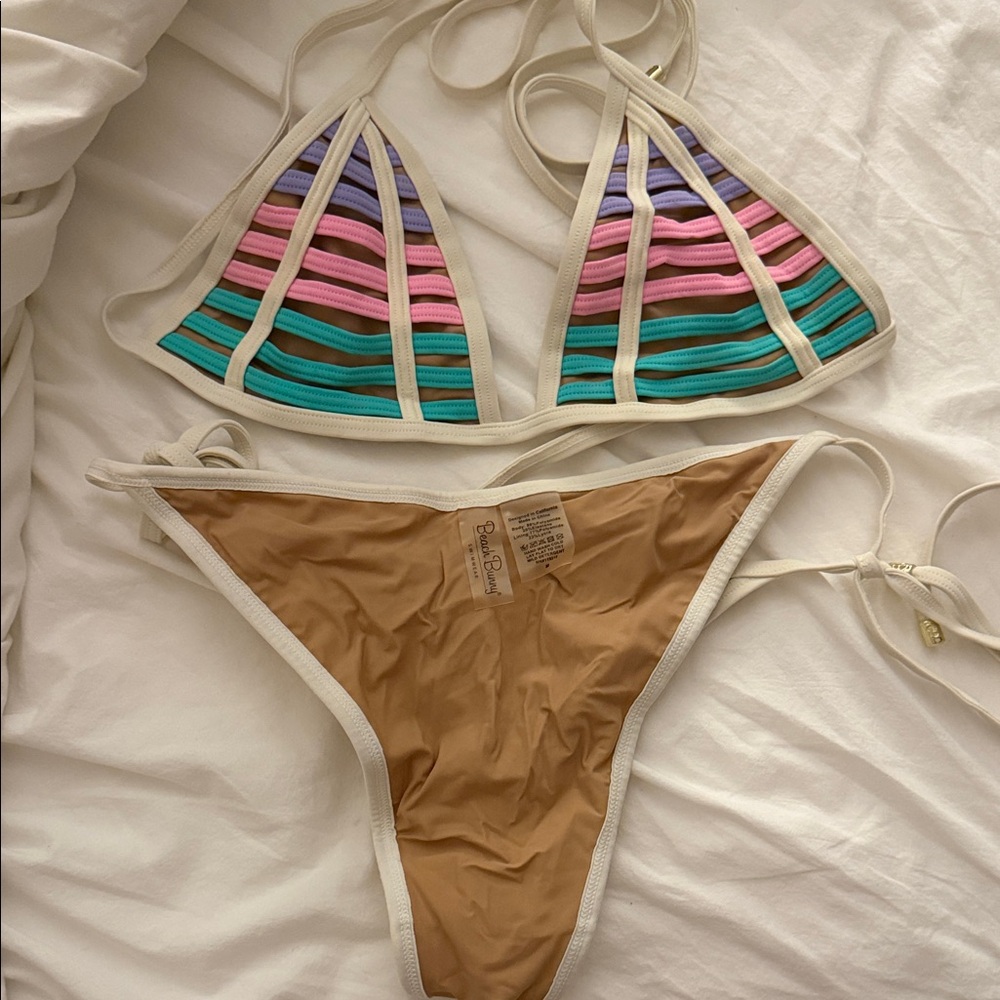 Beach Bunny - HARD SUMMER BIKINI TOP and BOTTOM IN PASTEL MULTI - size M - Picture 4 of 4